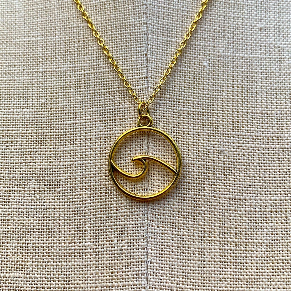 NWT Sterling Silver Plated Chain & Ocean Wave Alloy Metal Charm Necklace